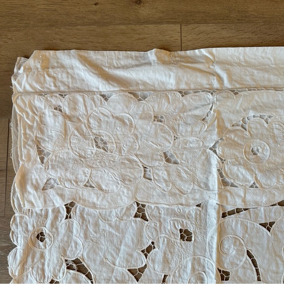 Rare Vintage White Cotton Embroidery Cutout Curtain - Picture 4 of 6